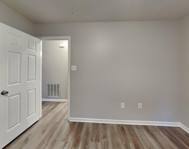 3008 Brittany Drive - Photo Thumbnail 11