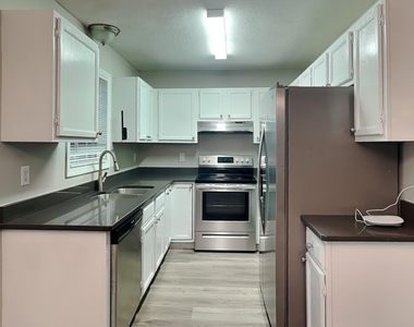 3008 Brittany Drive - Photo Thumbnail 5