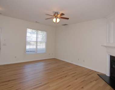 4421 Vienna Crest Drive - Photo Thumbnail 5