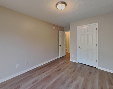 125 Pinto Lane - Photo Thumbnail 5
