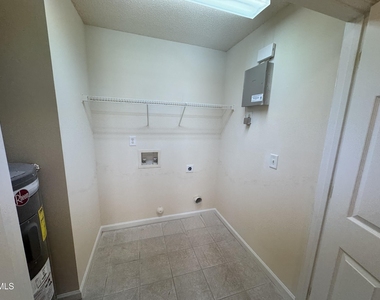 2521 Gordon Glen Court - Photo Thumbnail 14
