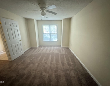 2521 Gordon Glen Court - Photo Thumbnail 7