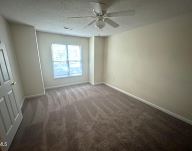 2521 Gordon Glen Court - Photo Thumbnail 6