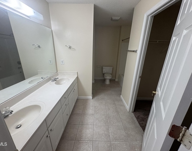 2521 Gordon Glen Court - Photo Thumbnail 8