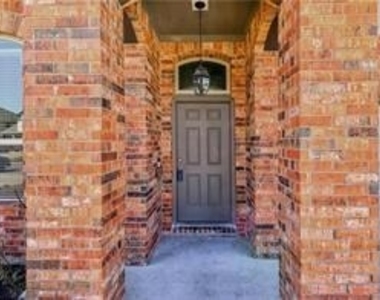 144 Pine Island Ln - Photo Thumbnail 2
