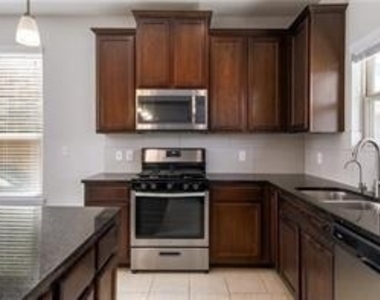 144 Pine Island Ln - Photo Thumbnail 10