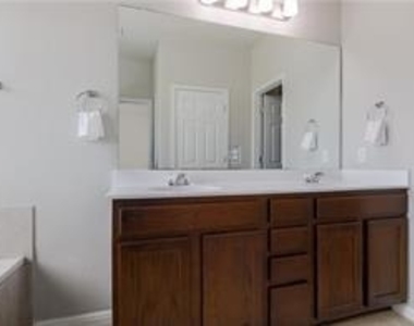 144 Pine Island Ln - Photo Thumbnail 15