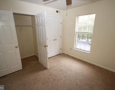 1002 Jessicas Court - Photo Thumbnail 12