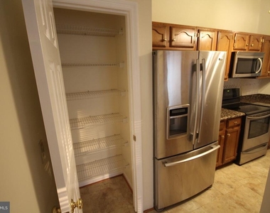 1002 Jessicas Court - Photo Thumbnail 10