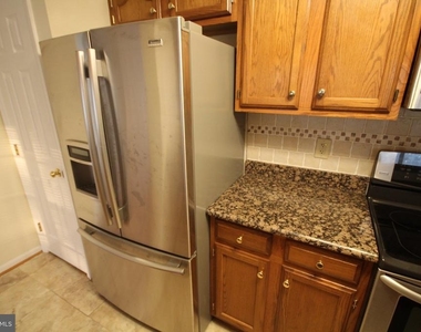 1002 Jessicas Court - Photo Thumbnail 9