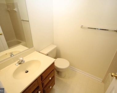 1002 Jessicas Court - Photo Thumbnail 13