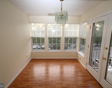 1002 Jessicas Court - Photo Thumbnail 2
