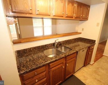 1002 Jessicas Court - Photo Thumbnail 7
