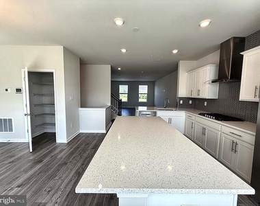 345 Ensemble Way - Photo Thumbnail 10
