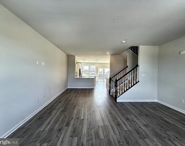 345 Ensemble Way - Photo Thumbnail 3