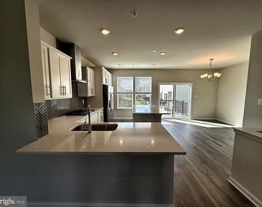 345 Ensemble Way - Photo Thumbnail 5