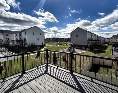 345 Ensemble Way - Photo Thumbnail 9