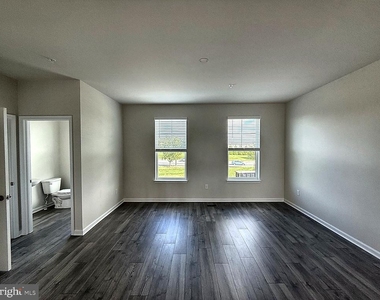 345 Ensemble Way - Photo Thumbnail 11