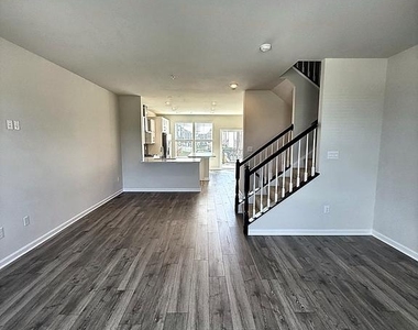 345 Ensemble Way - Photo Thumbnail 4