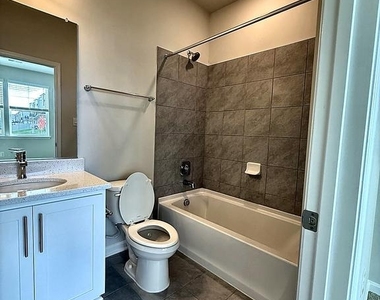 345 Ensemble Way - Photo Thumbnail 27