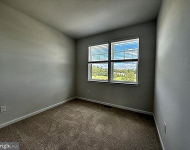 345 Ensemble Way - Photo Thumbnail 22