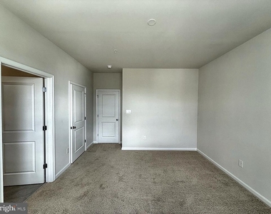 345 Ensemble Way - Photo Thumbnail 15