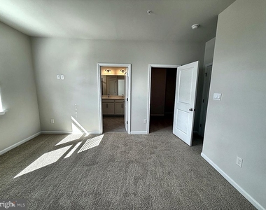 345 Ensemble Way - Photo Thumbnail 14