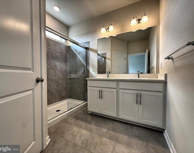 345 Ensemble Way - Photo Thumbnail 18