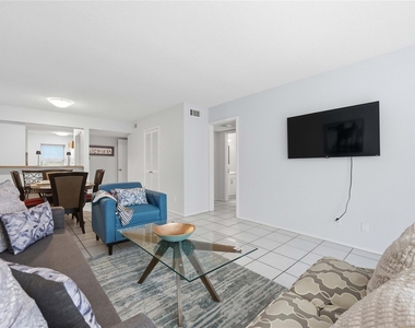 2425 Ashdale Dr - Photo Thumbnail 2