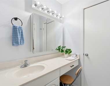 2425 Ashdale Dr - Photo Thumbnail 11