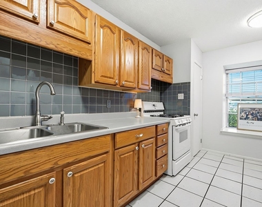 2425 Ashdale Dr - Photo Thumbnail 6