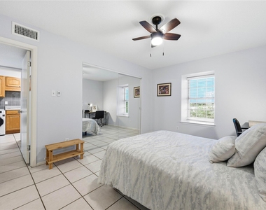2425 Ashdale Dr - Photo Thumbnail 9