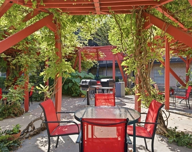 2425 Ashdale Dr - Photo Thumbnail 18