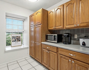 2425 Ashdale Dr - Photo Thumbnail 7