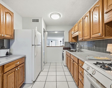 2425 Ashdale Dr - Photo Thumbnail 5