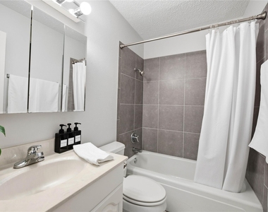 2425 Ashdale Dr - Photo Thumbnail 14
