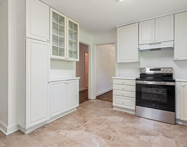 1209 Roosevelt Drive - Photo Thumbnail 3