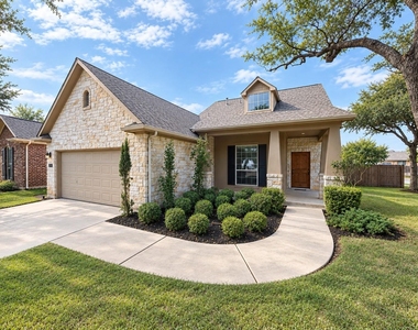 207 Arrowhead Trl - Photo Thumbnail 1