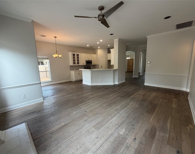 207 Arrowhead Trl - Photo Thumbnail 4