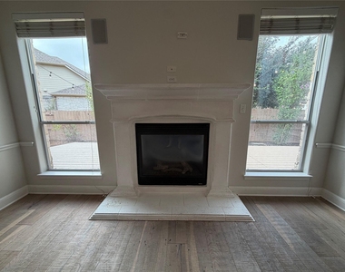 207 Arrowhead Trl - Photo Thumbnail 3