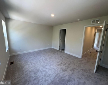 504 Downswing Road - Photo Thumbnail 6
