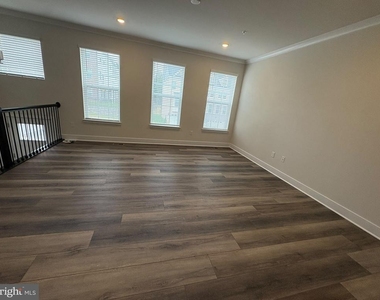 504 Downswing Road - Photo Thumbnail 3