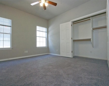 2410 Leon St - Photo Thumbnail 8