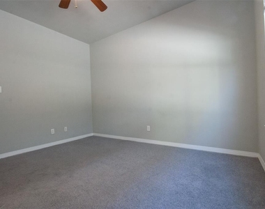 2410 Leon St - Photo Thumbnail 5