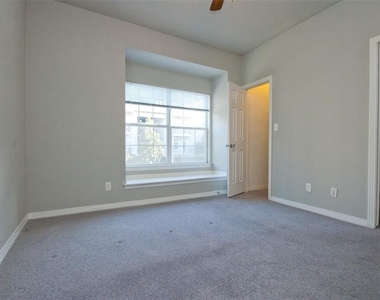 2410 Leon St - Photo Thumbnail 11