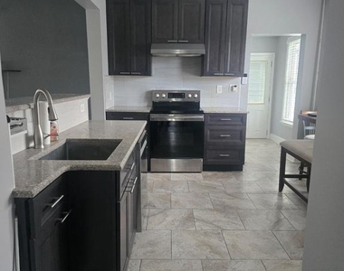 2911 E Northern Parkway - Photo Thumbnail 6