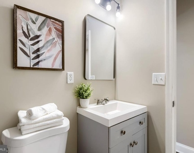 2560 Robb Street - Photo Thumbnail 8
