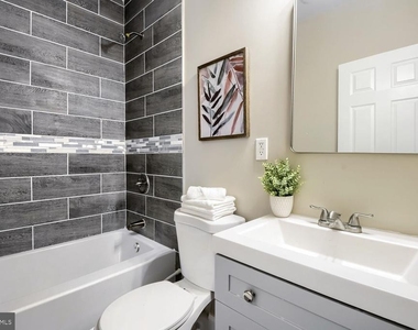 2560 Robb Street - Photo Thumbnail 9