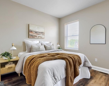 2560 Robb Street - Photo Thumbnail 4