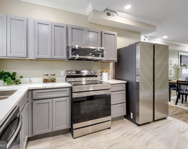 2560 Robb Street - Photo Thumbnail 3